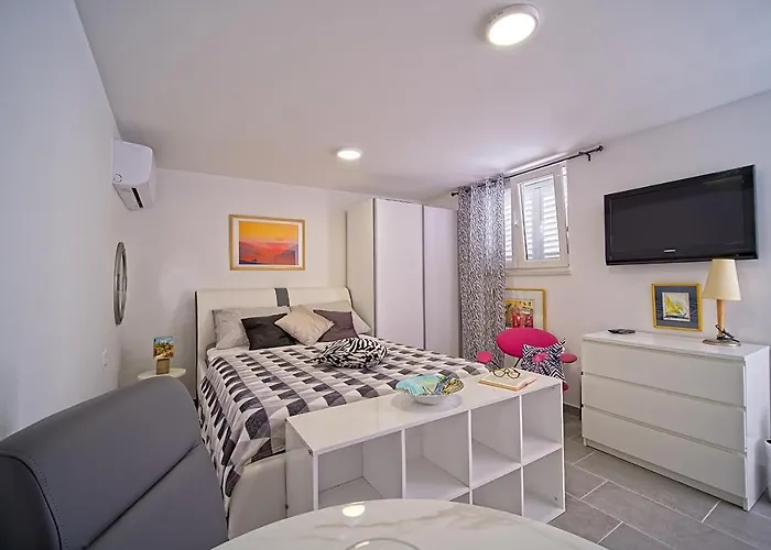 Lux דירה מאקרסקה