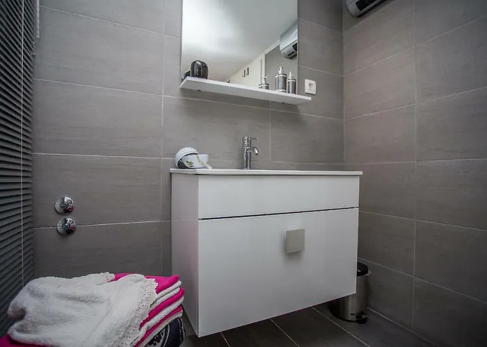 Lux * מאקרסקה